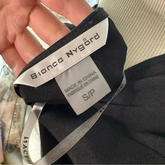 3/4 Bell Sleeve top - Picture 4 of 5